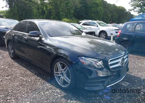 2019 Mercedes-Benz E 300 4Matic z USA, uszkodzony, nr VIN WDDZF4KB4KA533807